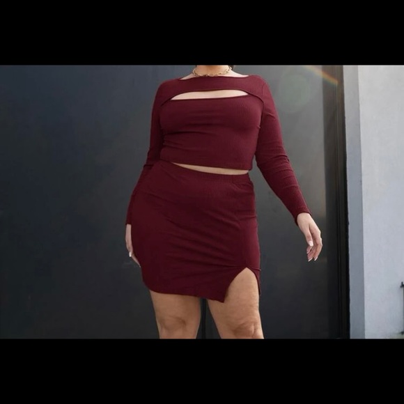 Plus sized 3x 2 piece set from SHEIN, peekaboo crop top w/matching mini skirt - Picture 3 of 6